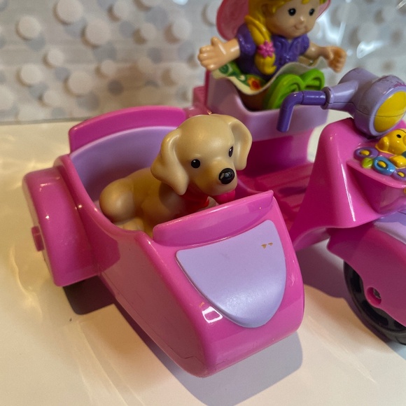 Fisher Price Sarah Lynn 🌸with Scooter - Picture 3 of 14